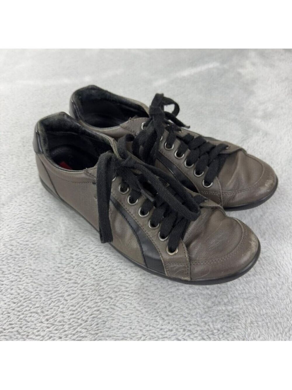 Prada Men's Sz 7.5 US/6 UK/40 EU Sport Two Tone Leather Low Top Sneakers 4E1835